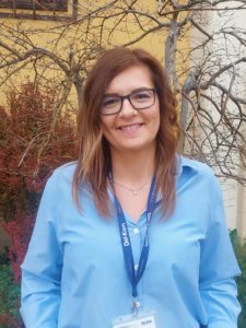 Ildzsa Enikő : ügyfélszolgálati ügyintéző