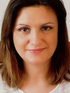 Mayer Gabriella : levelezési ügyintéző