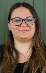 Uberné Füle Gréta : anyagforgalmi ügyintéző