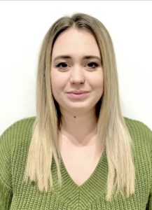 Szakál Kata : adatszolgáltatási referens